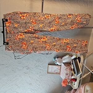 Boston Proper cheetah tropical cargo style pants. Size 12.